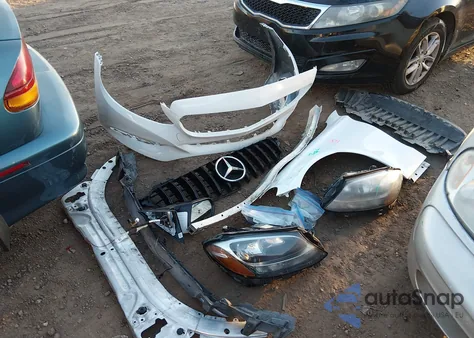 2017 Mercedes-Benz C 300 z USA, uszkodzony, nr VIN 55SWF4JB7HU230775